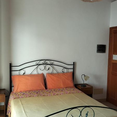 Casa Rosellina Apartment เชฟาลู ภายนอก รูปภาพ